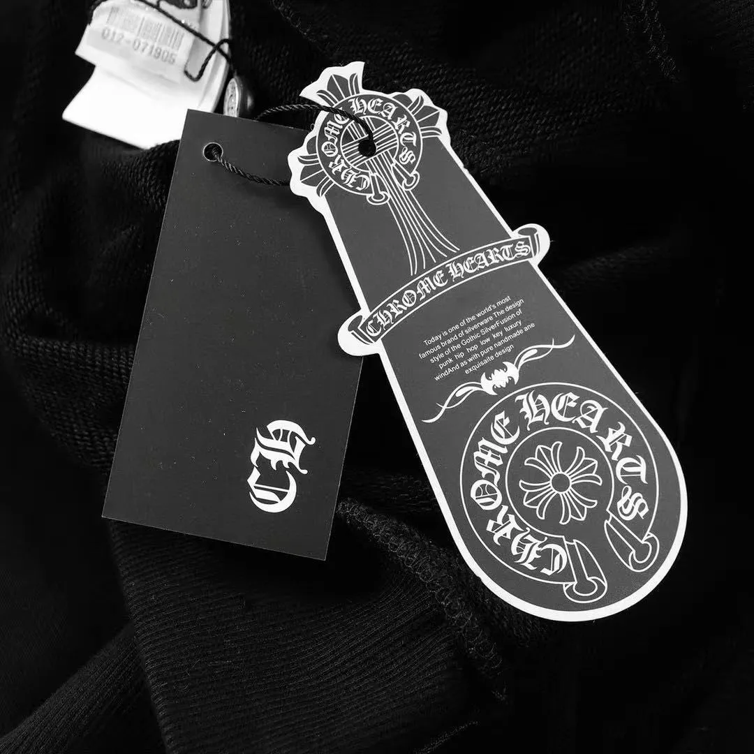 P240 Cross-border model, please do not place an order if you are pursuing quality - Chrome Hearts/Chrome Hearts 23ss cross ✝️ Sanskrit printed zipper sweatshirt cardigan jacket - High weight, high density and high quality. The wool is soft, delicate and skin-friendly. Soft and silky to the touch. Warmth and skin-friendly. - Custom-woven and dyed with no color difference. No matter the fabric or workmanship details, it beats the ordinary version on the market. - Hardware zipper accessories are all customized and full of details - Color: black White -Size: S M L XL